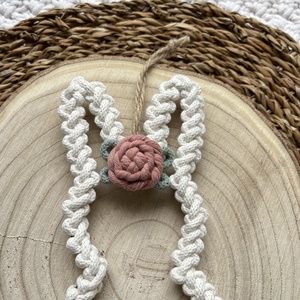 Makramé nyuszi fali dekoráció/ajtó kopogtató � tavaszi, húsvéti dekoráció - otthon & életmód - dekoráció - fali és függő dekoráció - falra akasztható dekor - Meska.hu