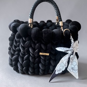 Roxanique Noir Velvet Fonott Kézitáska - Meska.hu