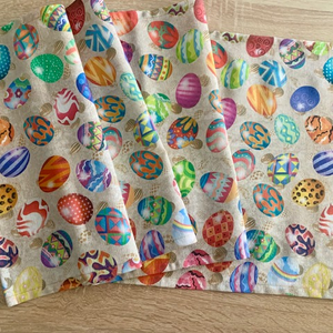 Húsvéti terítő-Színes tojások - Asztali futó- asztalközép - otthon & életmód - dekoráció - asztal és polc dekoráció - asztaldísz - Meska.hu