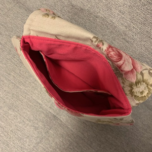 Angol rózsás neszesszer/ kozmetikai táska - otthon & életmód - tárolás & rendszerezés - tárolókosár - Meska.hu