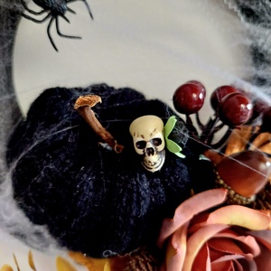 Beköszöntött az ősz, ne szalaszd el... Halloween ajtódísz, kopogtató - akár ajándéknak is - otthon & életmód - dekoráció - halloween - halloweeni ajtódíszek és ablakdíszek - Meska.hu