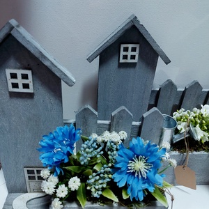 Fa házikó alapú tavaszi asztaldísz, akár ajándékba  - otthon & életmód - virágdekoráció - virágdíszek - virágdísz kaspóban - Meska.hu