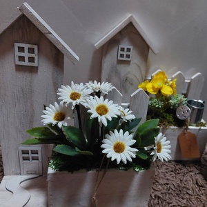 Fa házikó alapú tavaszi asztaldísz, akár ajándékba  - Meska.hu