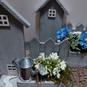 Fa házikó alapú tavaszi asztaldísz, akár ajándékba  - otthon & életmód - virágdekoráció - virágdíszek - virágdísz kaspóban - Meska.hu