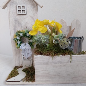 Fa házikó alapú tavaszi asztaldísz, akár ajándékba  - Meska.hu