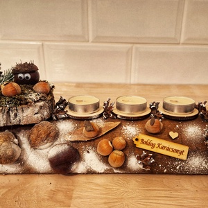 Erdei, természetes adventi asztaldísz,  mézeskalács illatú mécsesekkel, nagyméretű (35 cm átmérővel) - Meska.hu