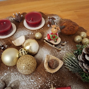 Adventi koszorú, pirított mandula illatú mécsesekkel,  rénszarvassal  - karácsony - adventi díszek - adventi koszorú - Meska.hu