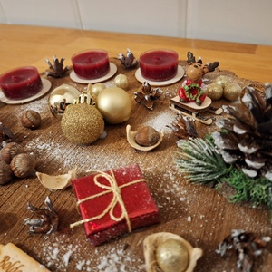 Adventi koszorú,  pirított mandula illatú mécsesekkel,  rénszarvassal  - karácsony - adventi díszek - adventi koszorú - Meska.hu