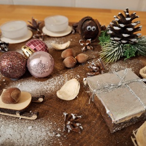 Adventi koszorú, lazúrozott fa alapon,  műfenyővel,  zuzmóval  - karácsony - adventi díszek - adventi koszorú - Meska.hu