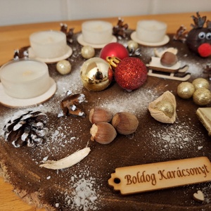 Adventi koszorú, lazúrozott fa alapon, műfenyővel, zuzmóval  - karácsony - adventi díszek - adventi koszorú - Meska.hu