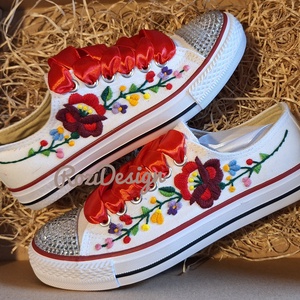 Esküvői,  menyasszonyi, tornacipő,  kalocsai virágokkal kézzel hímzett magyaros tornacipő , Esküvő, Cipő és Cipőklipsz, Hímzés, MESKA