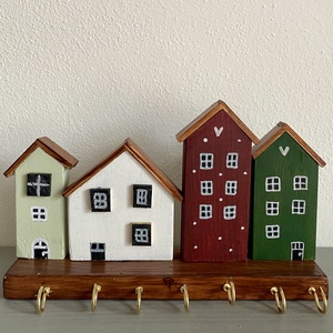 Bordó, menta, zöld házikós kézműves kulcstartó - Meska.hu