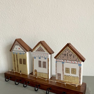 Népi házikós kulcstartó fekete macskával - otthon & életmód - dekoráció - fali és függő dekoráció - fali kulcstartó - Meska.hu Népi házikós kulcstartó fekete macskával - otthon & életmód - dekoráció - fali és függő dekoráció - fali kulcstartó - Meska.hu