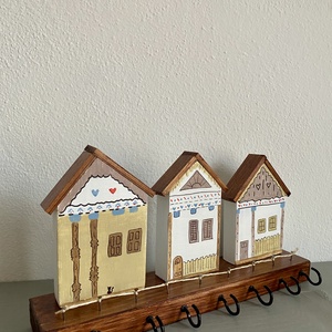 Népi házikós kulcstartó fekete macskával - otthon & életmód - dekoráció - fali és függő dekoráció - fali kulcstartó - Meska.hu Népi házikós kulcstartó fekete macskával - otthon & életmód - dekoráció - fali és függő dekoráció - fali kulcstartó - Meska.hu