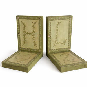 Monogramos olíva könyvtámasz - ajándékötlet - személyre szabható, Otthon & Életmód, Dekoráció, Asztal és polc dekoráció, Könyvtámasz, Famegmunkálás, MESKA