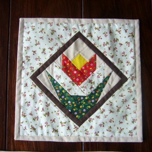 Tulipános  patchwork terítő 30x30cm -  - Meska.hu