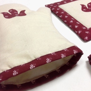 Magyaros mintával Konyhai edényfogó kesztyű 2db és edényalátét - otthon & életmód - konyhafelszerelés, tálalás - konyhai textil - edényfogó & edényfedő - Meska.hu