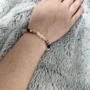 Rózsakvarc és zebra gyöngy karkötő sötétebb szín kombináció  - ékszer - karkötő - ásványkarkötő - Meska.hu