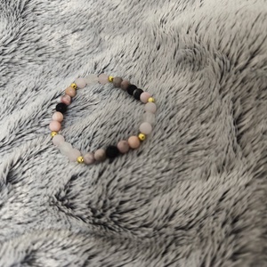 Rózsakvarc és zebra gyöngy karkötő sötétebb szín kombináció  - Meska.hu