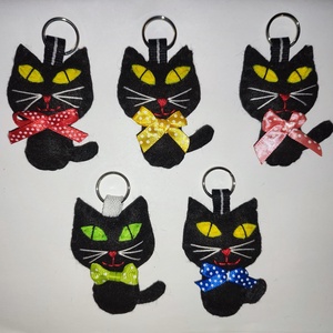 Fekete filc cuki cica - táska & tok - kulcstartó & táskadísz - kulcstartó - Meska.hu