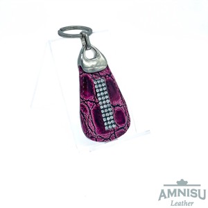 Lila lakk krokkómintás csepp alakú swarovski köves bőr kulcstartó H4025 - Meska.hu