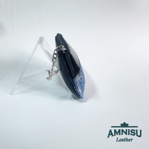 Fekete gyűrt lakk - kék virág mintás ívelt egy cipzáras kulcstartó C8007 - táska & tok - kulcstartó & táskadísz - kulcstartó - Meska.hu