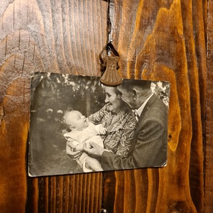 Nagyméretű fali fényképtartó panel, csipeszes vintage képkeret, használt deszkákból - otthon & életmód - bútor - más bútor - Meska.hu