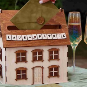 Nászajándék gyűjtő ház, esküvői pénzgyűjtő ház, névre szólóan színes - Meska.hu