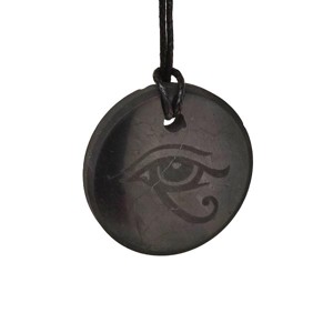 Shungit medál gravírozott Hórusz szeme 30mm, Ékszer, Nyaklánc, Medál, , MESKA