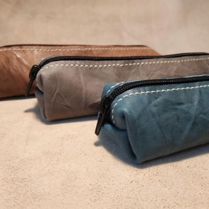 Gyűrt bőrből készült tolltartó - otthon & életmód - papír, írószer - tolltartó & ceruzatekercs - Meska.hu