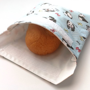 Kék pandás snackbag, tépőzáras uzsitasak, vízhatlan szendvicstartó, uzsonnás tasak, uzsonnás szendvics tartó, Táska & Tok, Uzsonna- & Ebéd tartó, Szendvics csomagoló, Varrás, MESKA