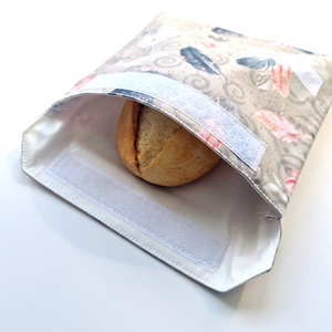 Bézs madaras tollas borítékos snackbag, tépőzáras uzsitasak, vízhatlan szendvicstartó, uzsonnás tasak, szendvics tartó, Táska & Tok, Uzsonna- & Ebéd tartó, Szendvics csomagoló, Varrás, MESKA