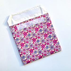 Pink virágos snackbag, tépőzáras uzsitasak, vízhatlan szendvicstartó, uzsonnás tasak, uzsonnás szendvics tartó - táska & tok - uzsonna- & ebéd tartó - szendvics csomagoló - Meska.hu