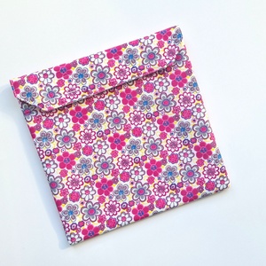 Pink virágos snackbag, tépőzáras uzsitasak, vízhatlan szendvicstartó, uzsonnás tasak, uzsonnás szendvics tartó - táska & tok - uzsonna- & ebéd tartó - szendvics csomagoló - Meska.hu