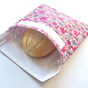 Pink virágos snackbag, tépőzáras uzsitasak, vízhatlan szendvicstartó, uzsonnás tasak, uzsonnás szendvics tartó, Táska & Tok, Uzsonna- & Ebéd tartó, Szendvics csomagoló, Varrás, MESKA