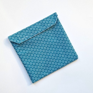 Türkizkék virágos snackbag, tépőzáras uzsitasak, vízhatlan szendvicstartó, uzsonnás tasak, uzsonnás szendvics tartó - táska & tok - uzsonna- & ebéd tartó - szendvics csomagoló - Meska.hu