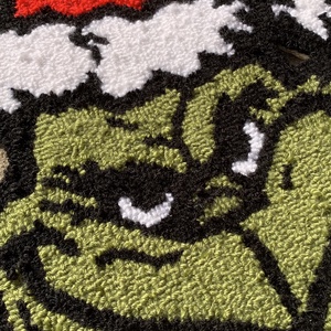 Grinch hímzett fali/asztali dísz - karácsony - karácsonyi lakásdekoráció - karácsonyi lakásdíszek - Meska.hu