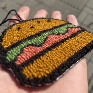 Kézzel készült Car Charmz  Hamburger - otthon & életmód - autó - visszapillantó dísz - Meska.hu Kézzel készült Car Charmz  Hamburger - otthon & életmód - autó - visszapillantó dísz - Meska.hu