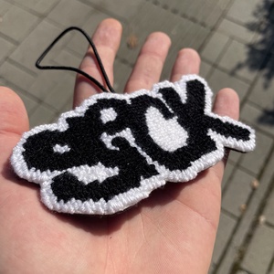 Kézzel készült Car Charmz  SICK, Otthon & Életmód, Autó, Visszapillantó dísz, Mindenmás, MESKA