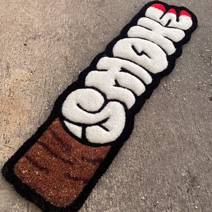 Egyedi SMOKE Graffiti Stílusú Kézműves Szőnyeg / Falidekor (62x18 cm) - otthon & életmód - lakástextil - szőnyeg - más típusú szőnyeg - Meska.hu