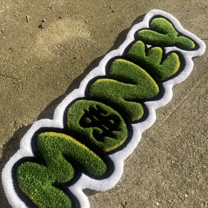 Prémium Graffiti MONEY Tufting Szőnyeg � Egyedi Kézműves Dekor (71x20 cm) - Meska.hu