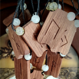 Rúnakő fa medál - ékszer - nyaklánc - medál - Meska.hu