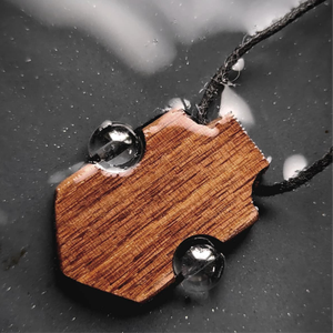 Címerpajzs fa medál - ékszer - nyaklánc - medál - Meska.hu