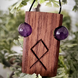 Állókő fa medál - ékszer - nyaklánc - medál - Meska.hu