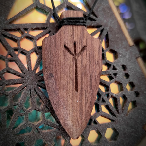 Nyílhegy fa medál - ékszer - nyaklánc - medál - Meska.hu