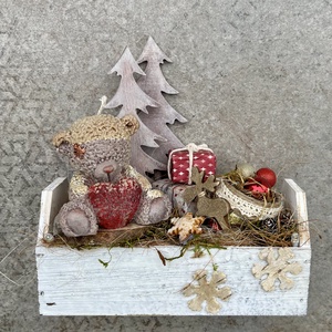 MACI karácsonyi asztaldísz, ládika, gyertya, Karácsony, Karácsonyi lakásdekoráció, Karácsonyi lakásdíszek, Virágkötés, MESKA