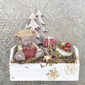 MACI karácsonyi asztaldísz, ládika, gyertya, Karácsony, Karácsonyi lakásdekoráció, Karácsonyi lakásdíszek, Virágkötés, MESKA