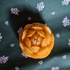 Lótusz méhviasz gyertya - otthon & életmód - gyertya, illat, aroma - gyertya - Meska.hu