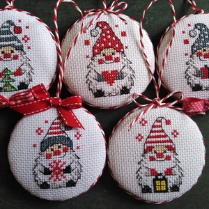 Egyedi karácsonyfadíszek 5 db-os szettben - AKÁR NÉVRE SZÓLÓAN, Karácsony, Karácsonyi lakásdekoráció, Karácsonyfadíszek, Hímzés, Varrás, MESKA