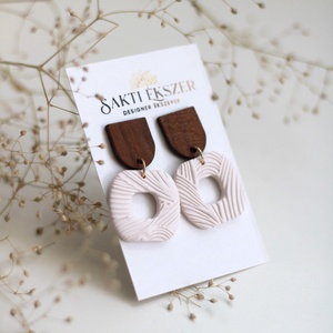 Nyomott mintás kocka függő fülbevaló fával - Meska.hu